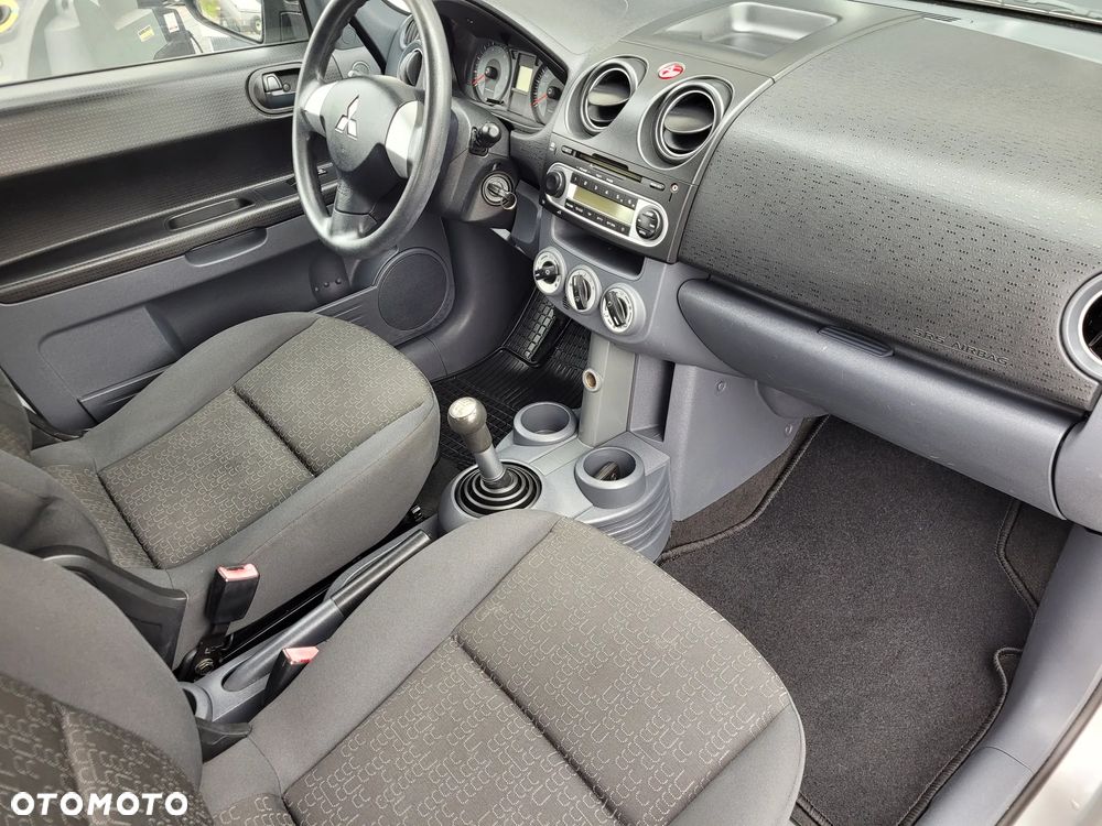 Mitsubishi Colt - 12