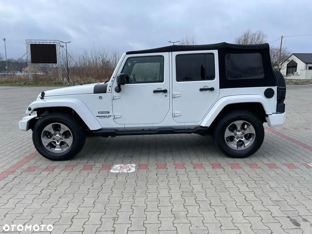Jeep Wrangler - 12