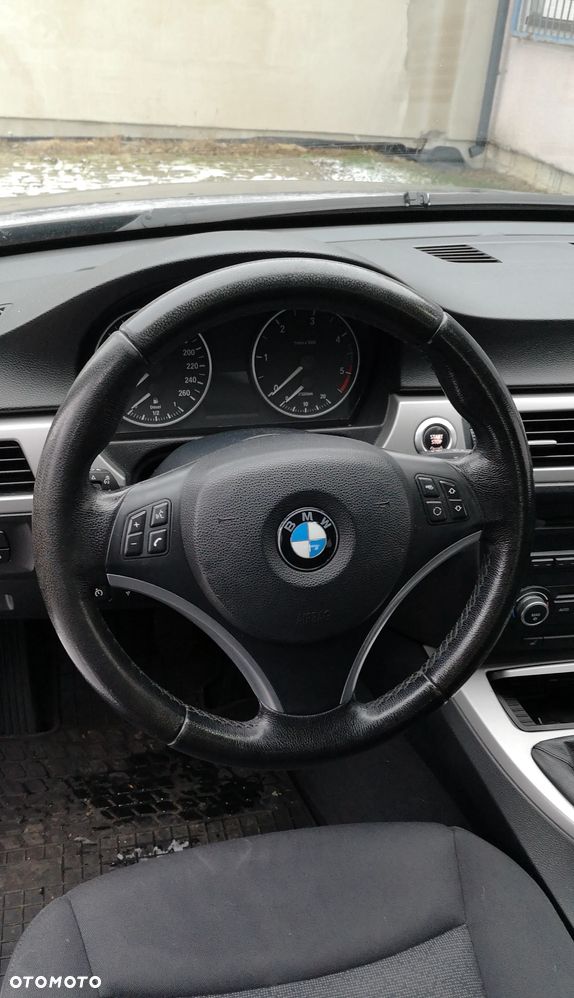 BMW Seria 3 318d - 10