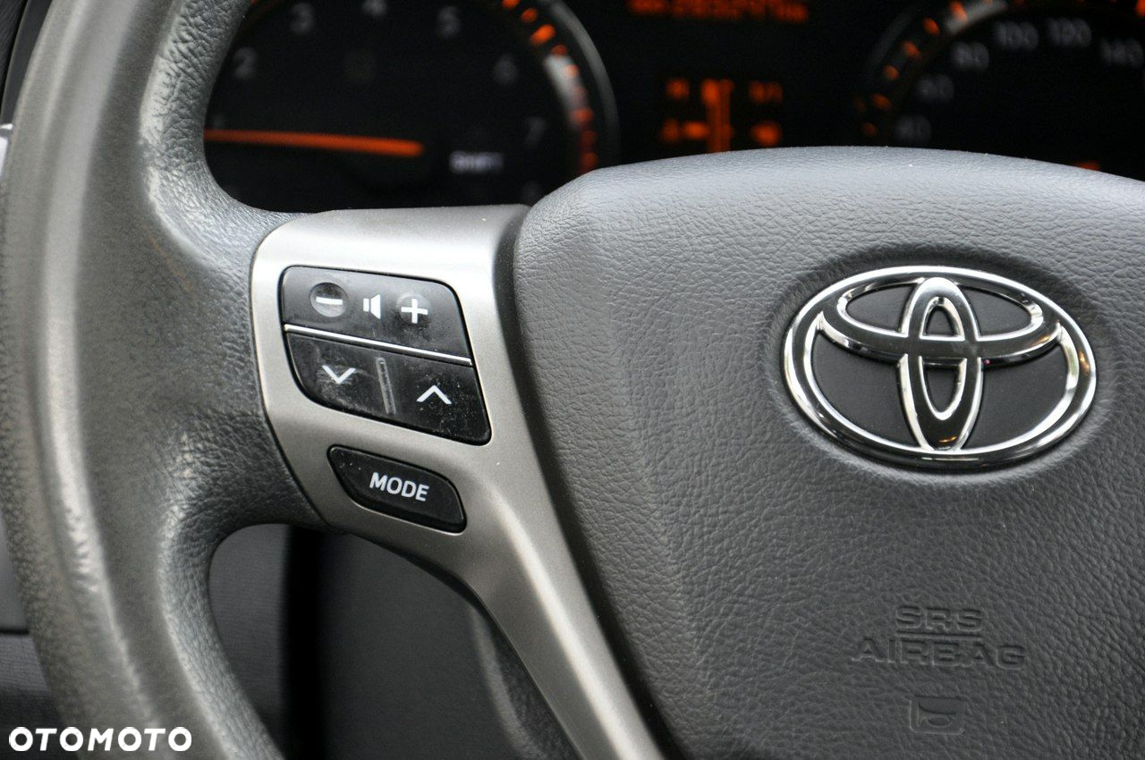 Toyota Avensis Combi 1.6 Sol - 11