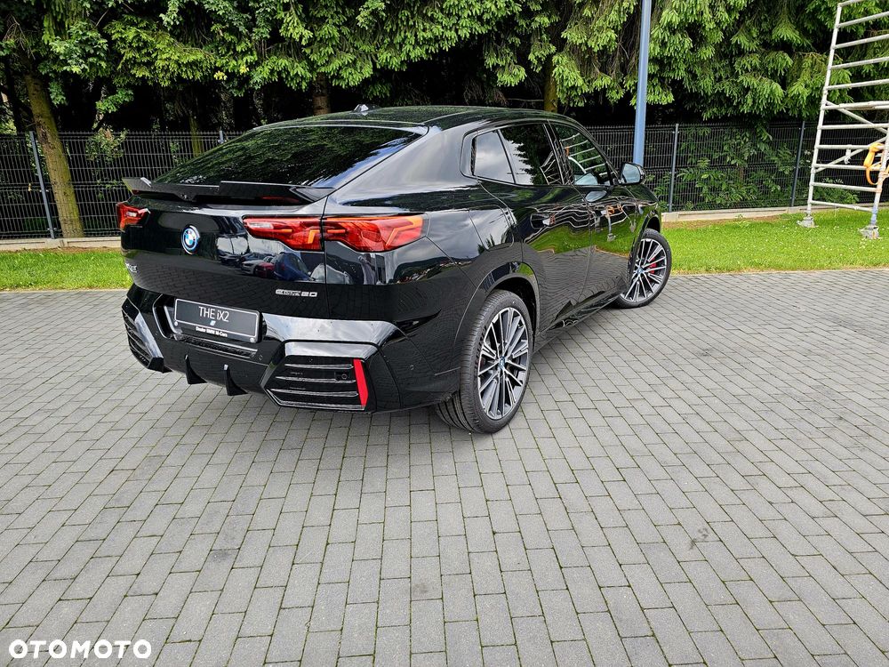 BMW iX2 eDrive20 66.5kWh M Sport - 6