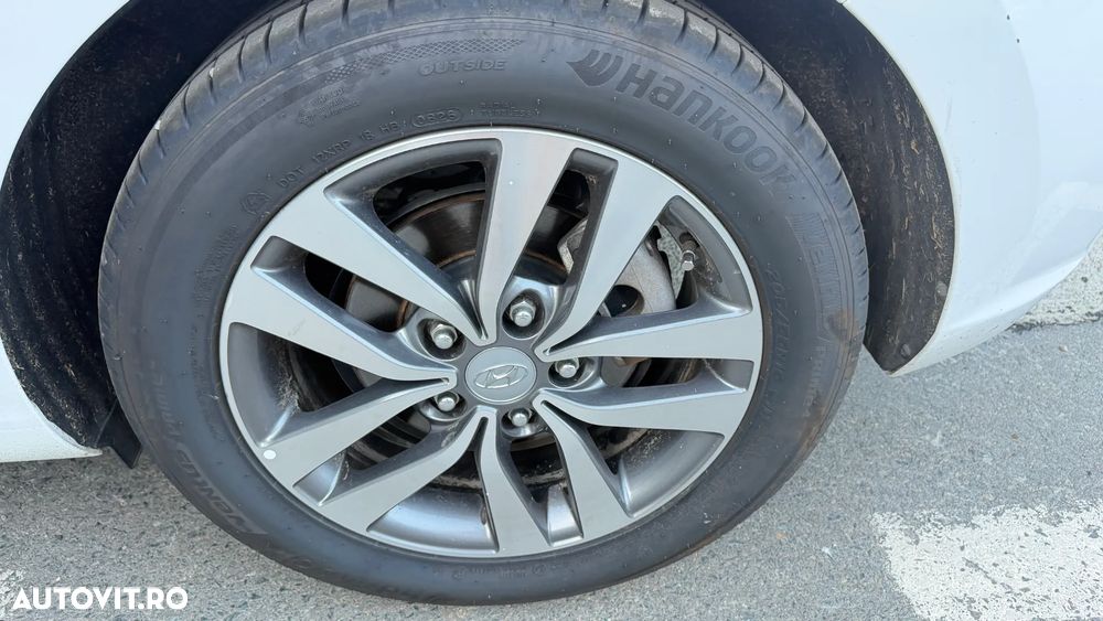 Hyundai i30 1.4 100CP 5DR M/T Highway - 17