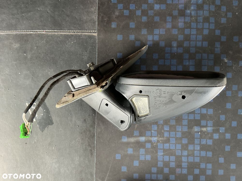 VOLVO V70 9 PIN LUSTERKO PRAWE - 6