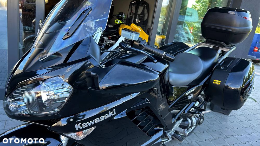 Kawasaki GTR - 25