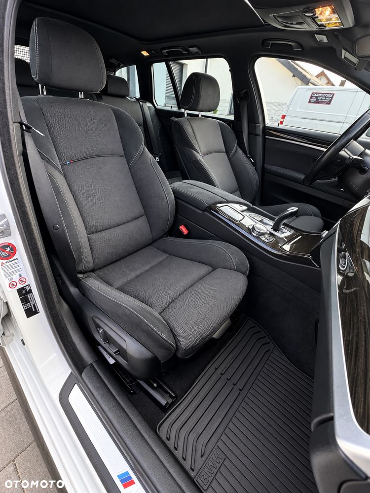 BMW Seria 5 525d xDrive - 14