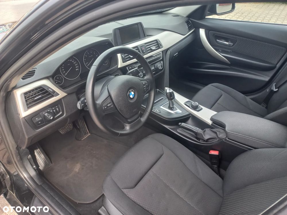 BMW Seria 3 318i - 9