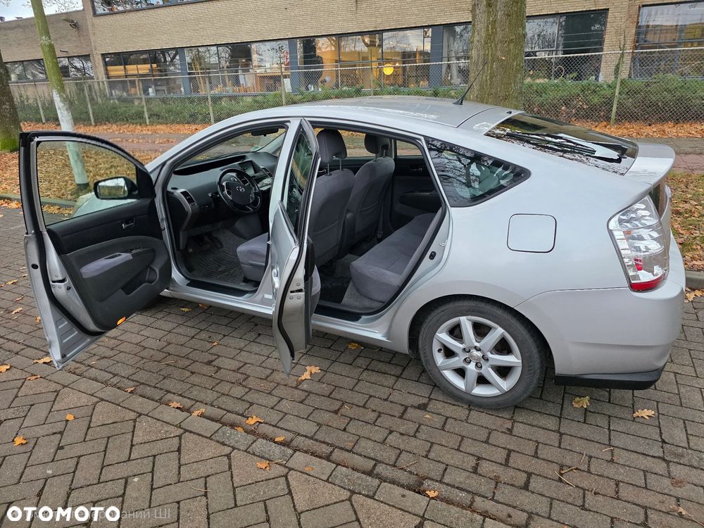 Toyota Prius 1.5 VVT-i Sol - 11