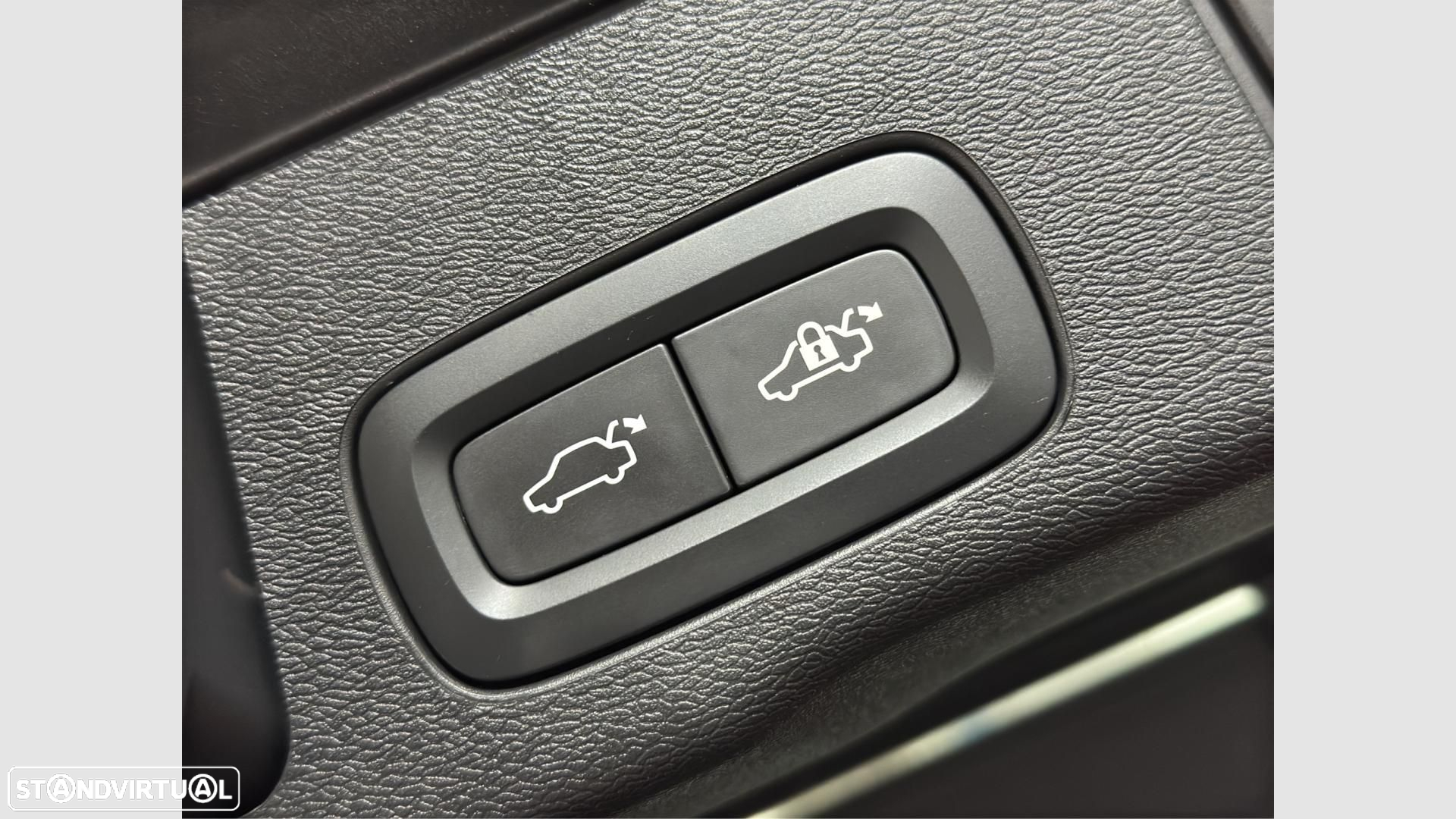 Volvo XC 60 2.0 T6 PHEV Core AWD - 19