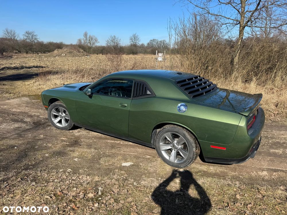 Dodge Challenger - 12