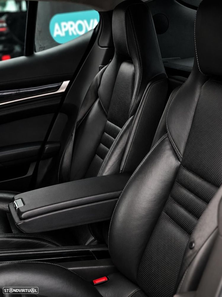 Porsche Panamera - 16