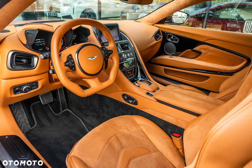Aston Martin DBS - 18