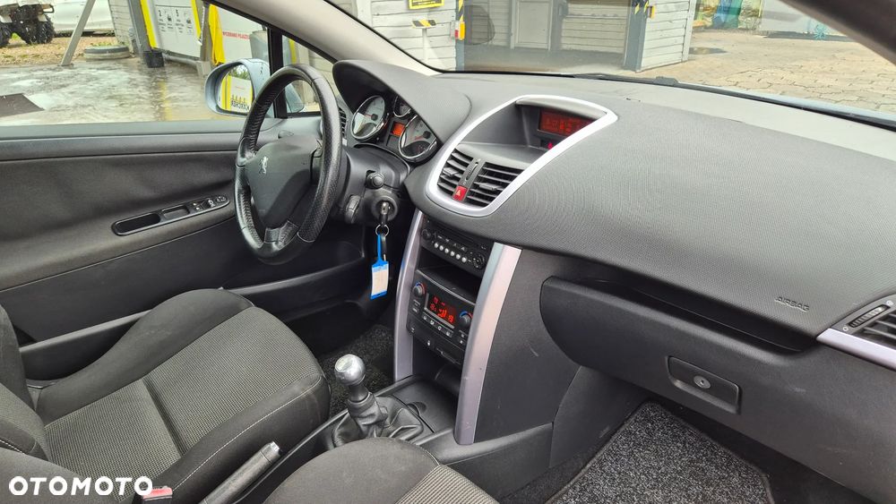 Peugeot 207 CC - 13