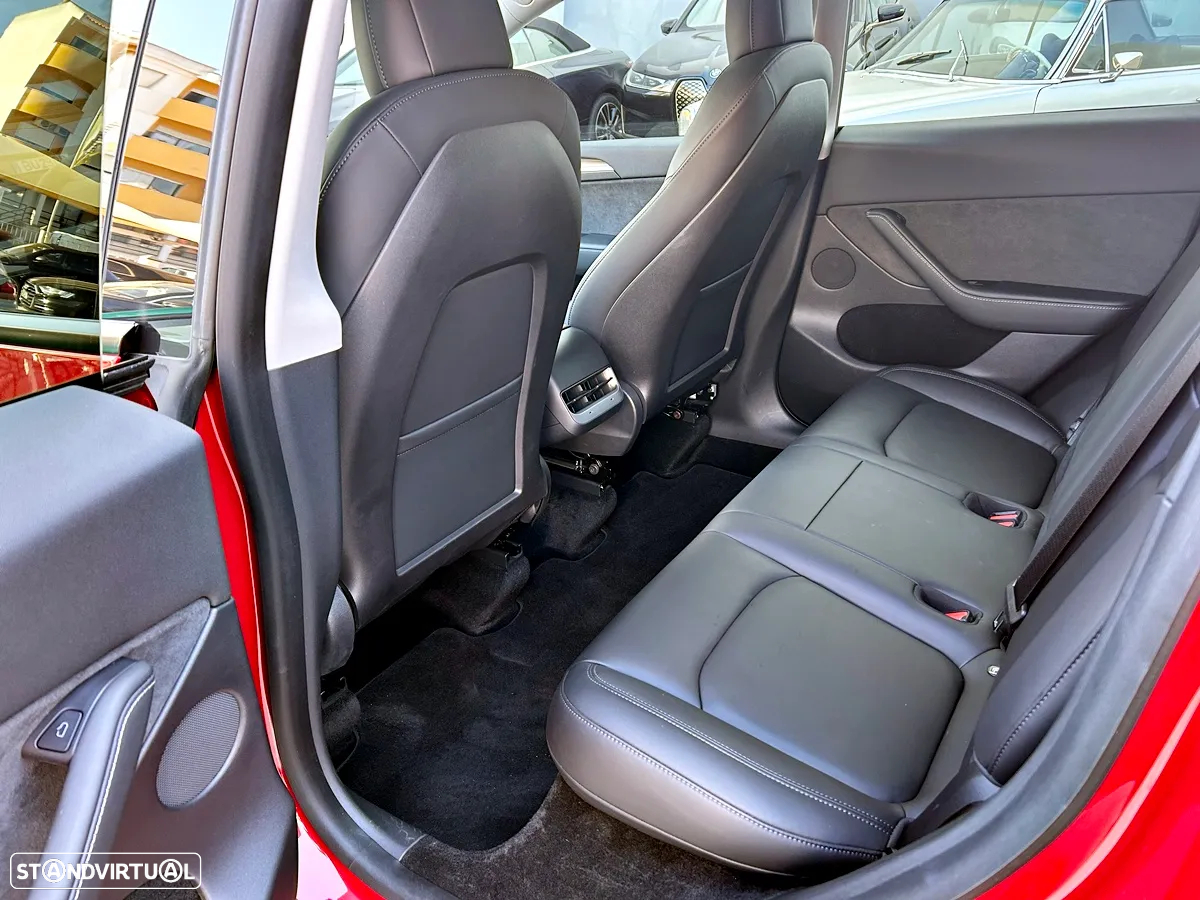 Tesla Model Y Long Range Dual Motor AWD - 33