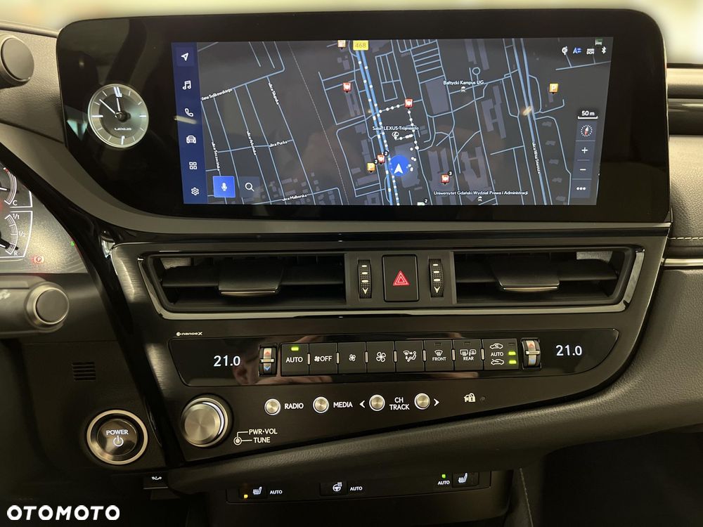 Lexus ES 300h Business Edition - 22