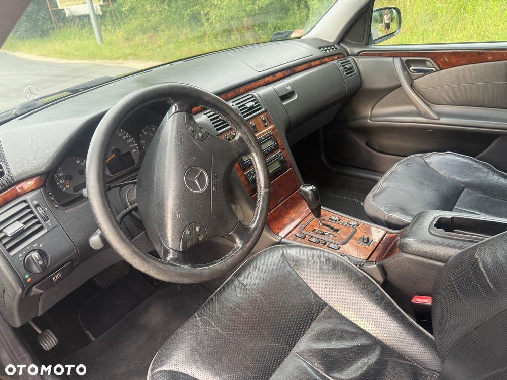 Mercedes-Benz Klasa E 320 T CDI Avantgarde - 4