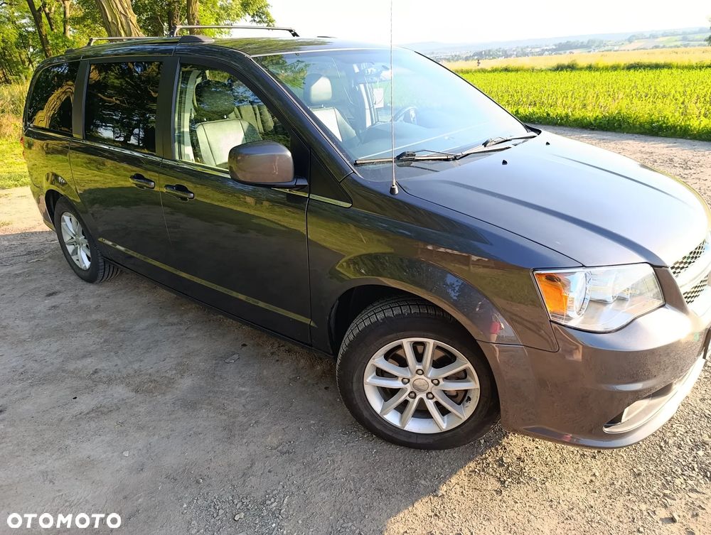 Dodge Grand Caravan - 2