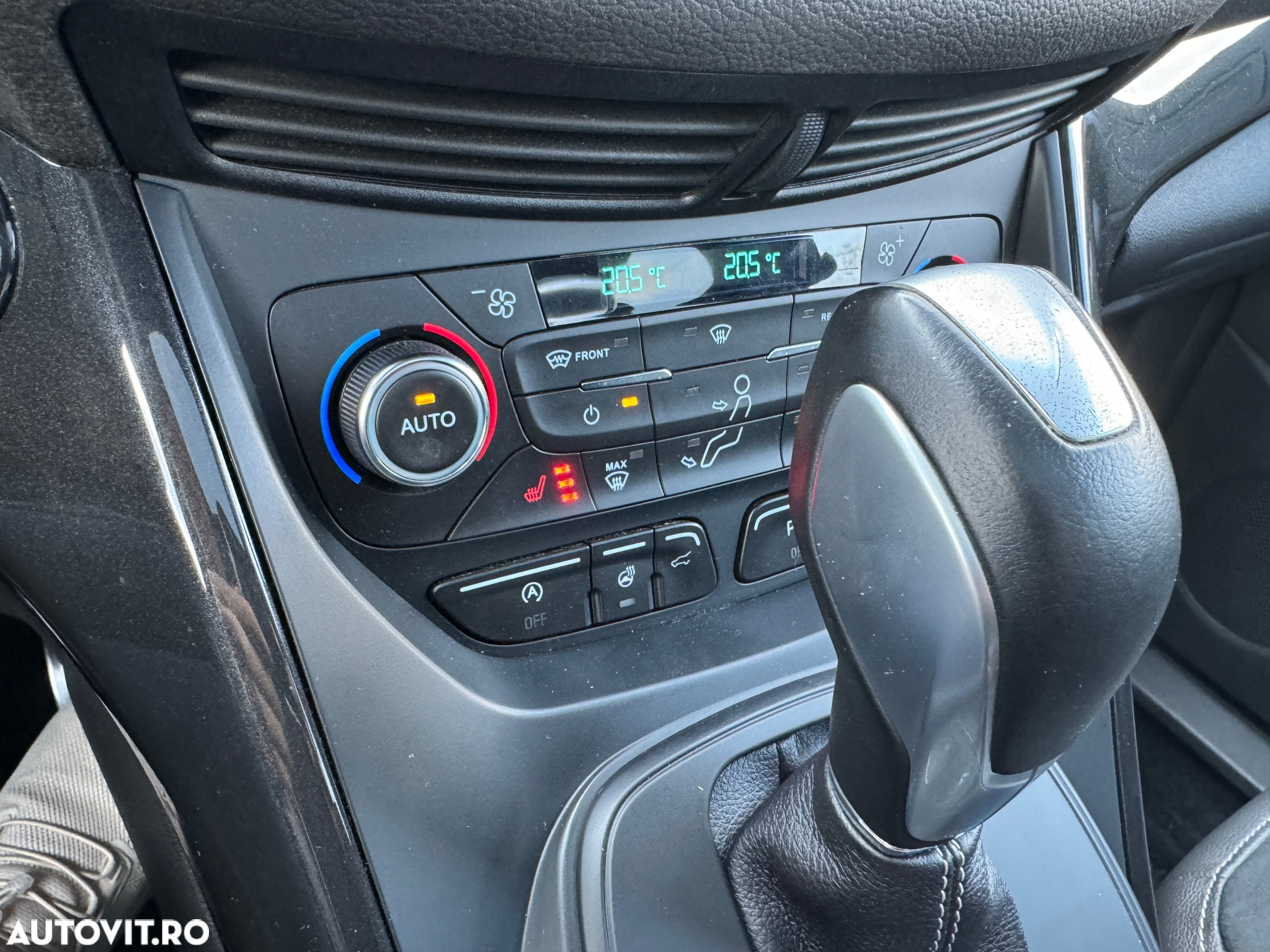 Ford Kuga 2.0 TDCi 4WD Powershift ST-Line - 23