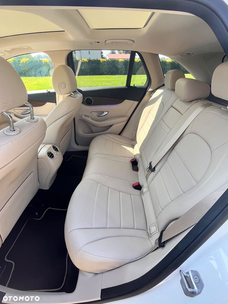 Mercedes-Benz GLC 300 4Matic 9G-TRONIC Exclusive - 27