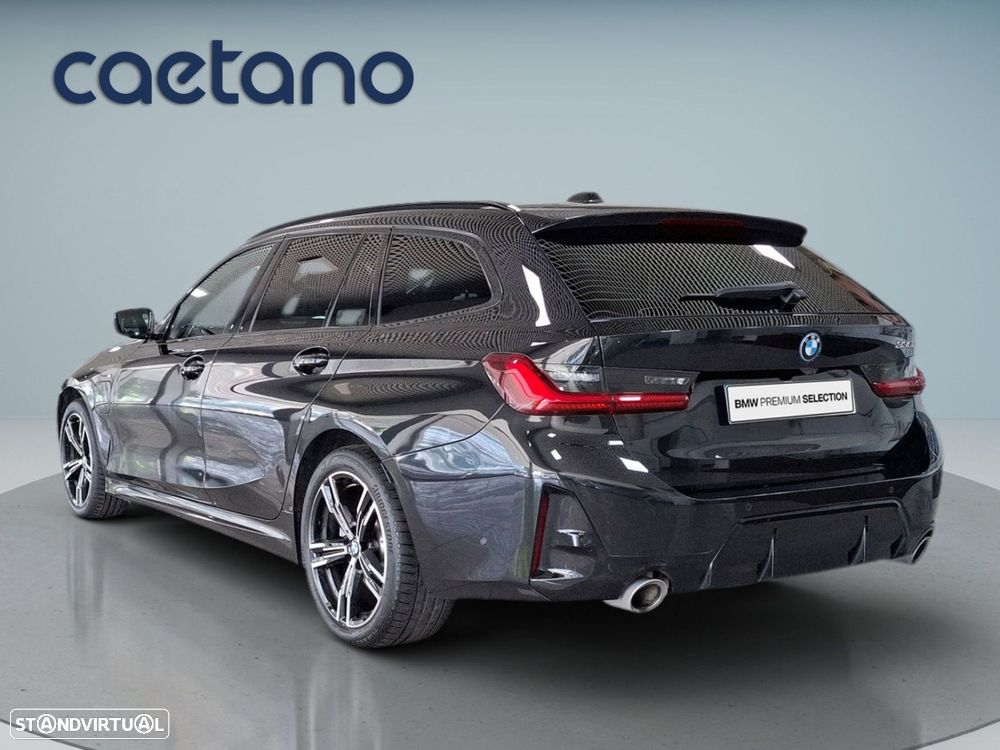 BMW 330 e Pack Desportivo M Auto — fotografia 4