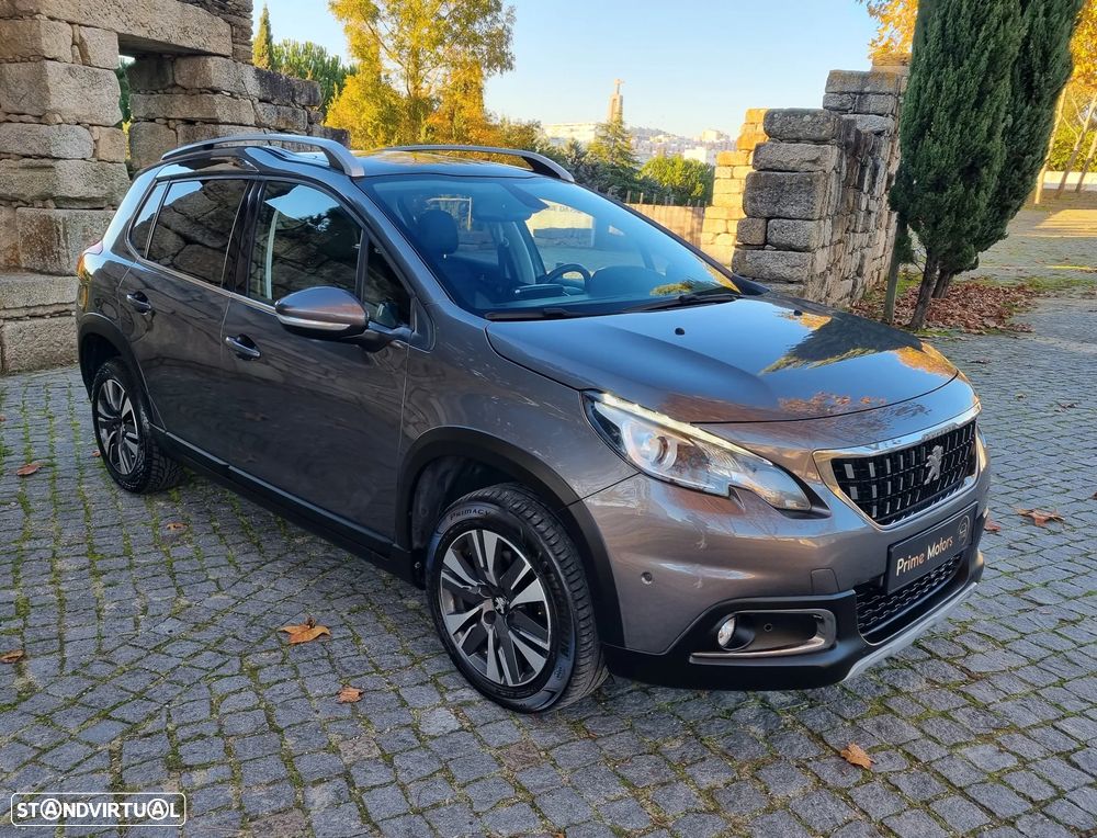 Peugeot 2008 1.2 PureTech Allure - 4