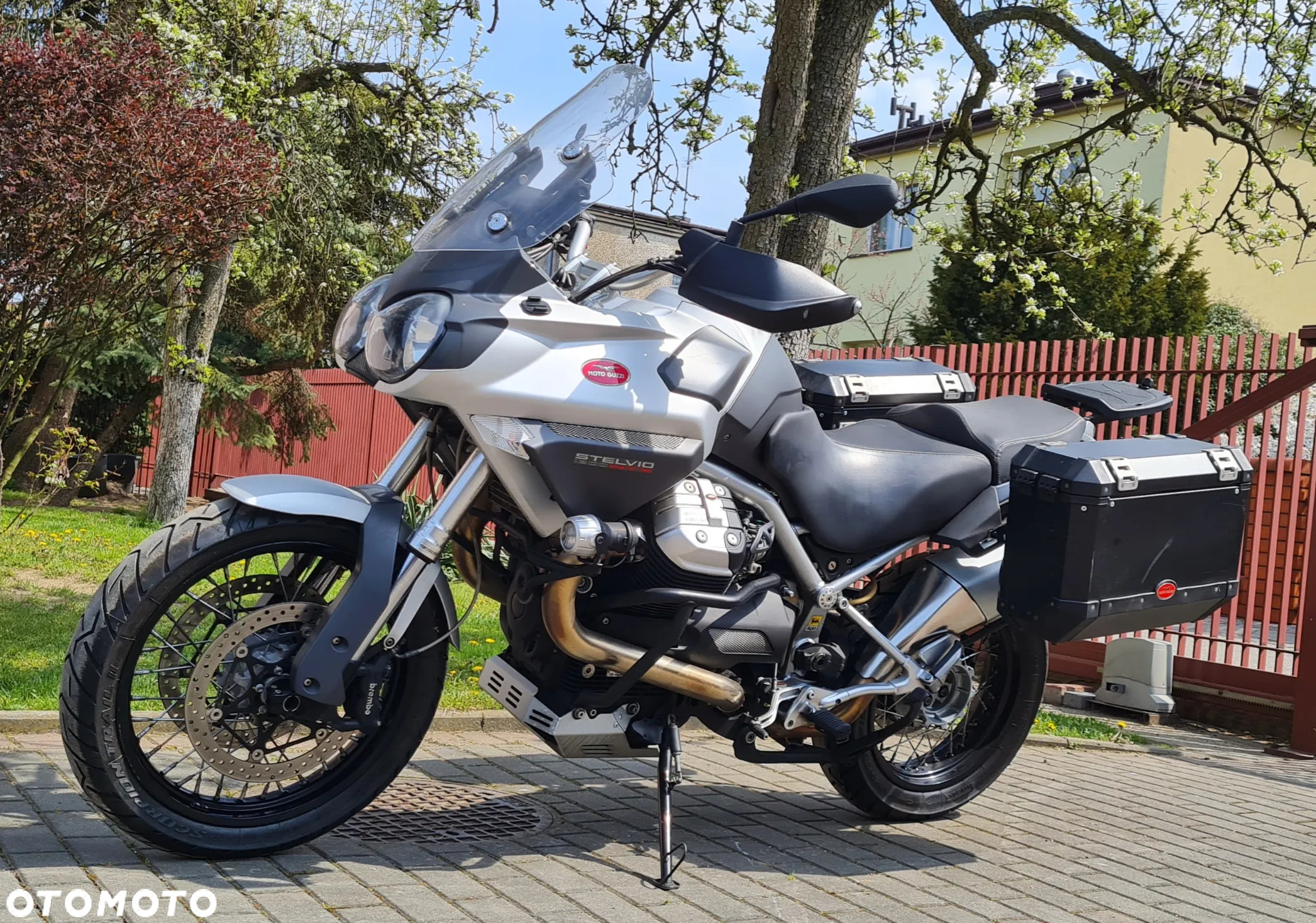 Moto Guzzi Stelvio - 10