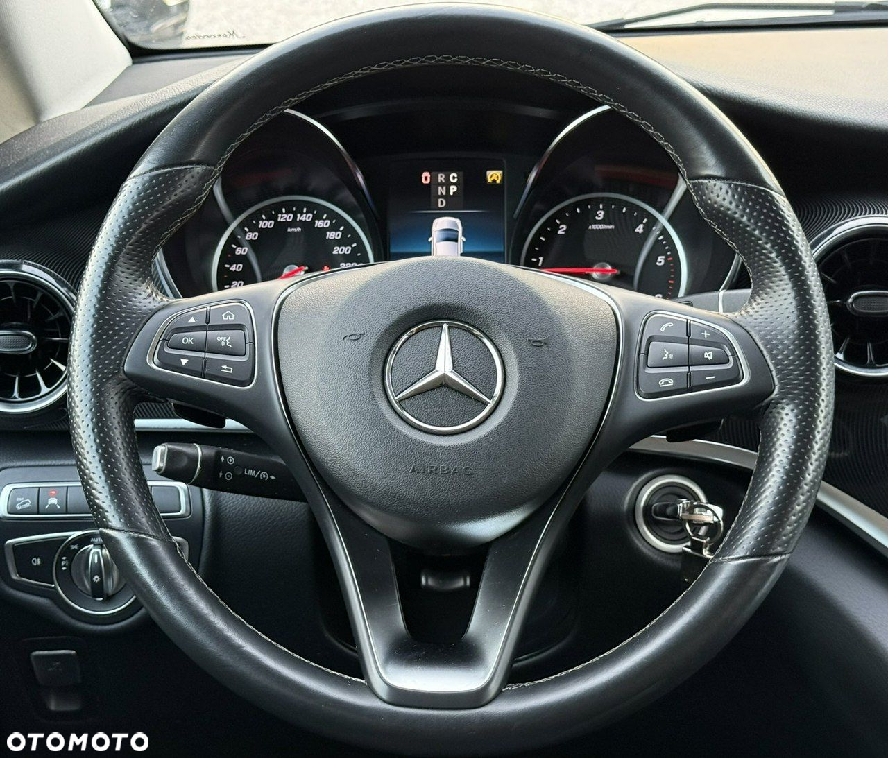 Mercedes-Benz Klasa V - 21