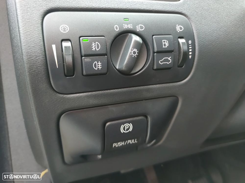 Volvo XC 70 D5 Nivel 2 - 24