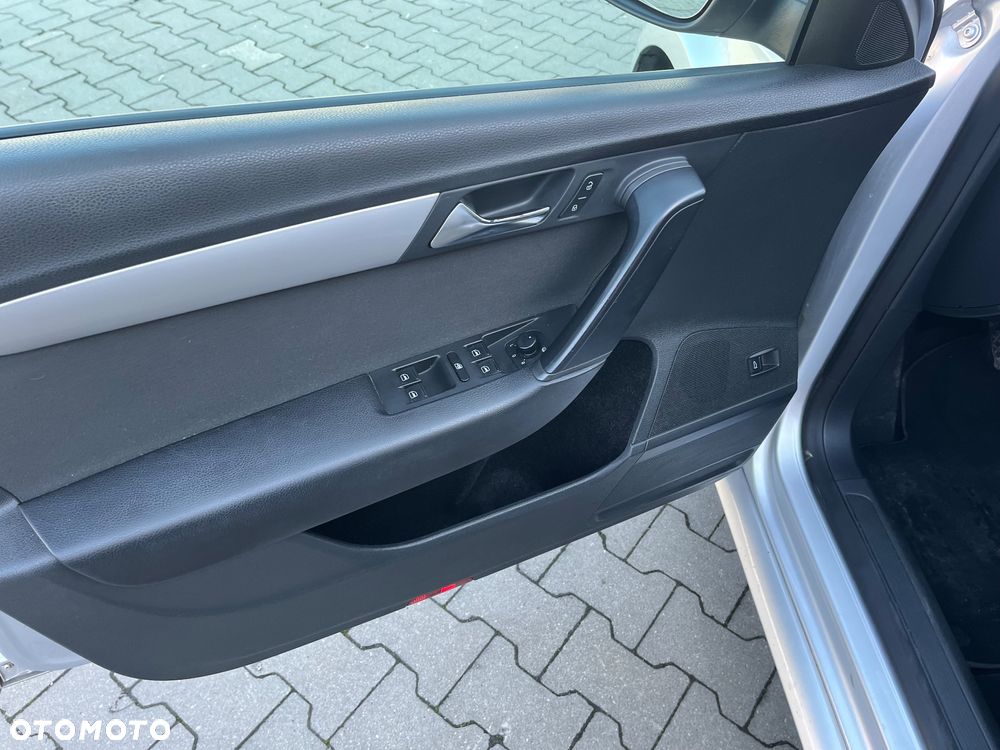 Volkswagen Passat - 15