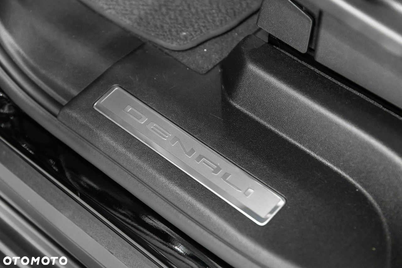GMC Yukon - 36