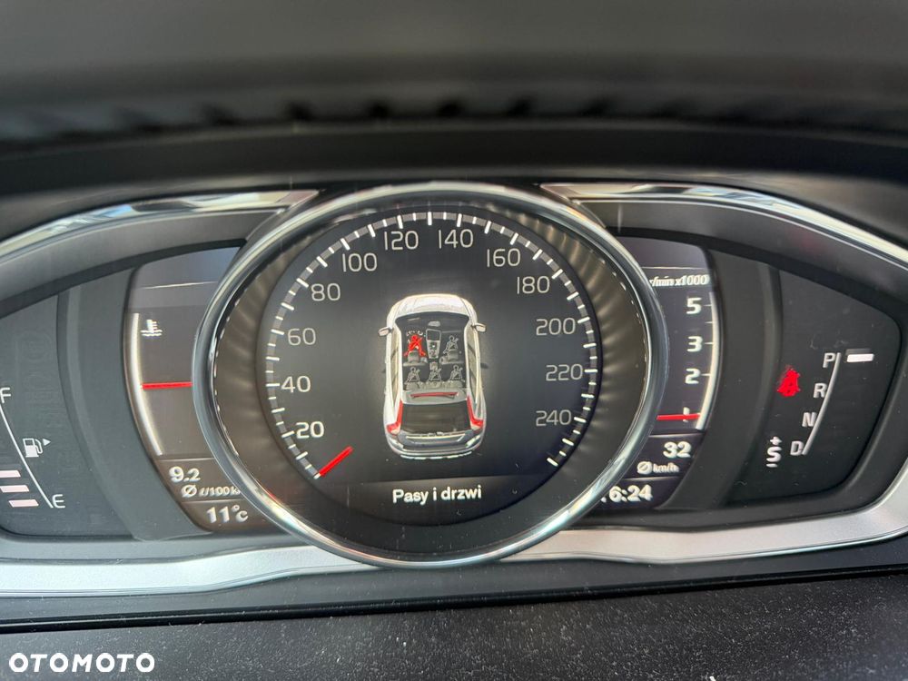 Volvo XC 60 D4 AWD R-Design - 17