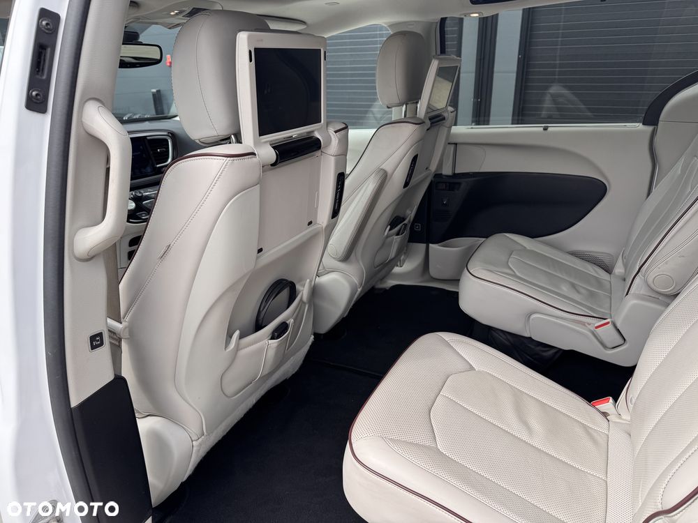 Chrysler Pacifica - 23