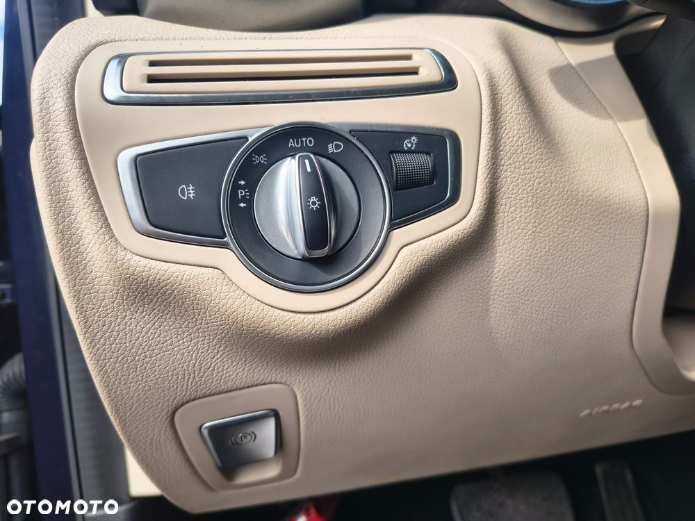 Mercedes-Benz Klasa C 300 4MATIC 9G-TRONIC - 12