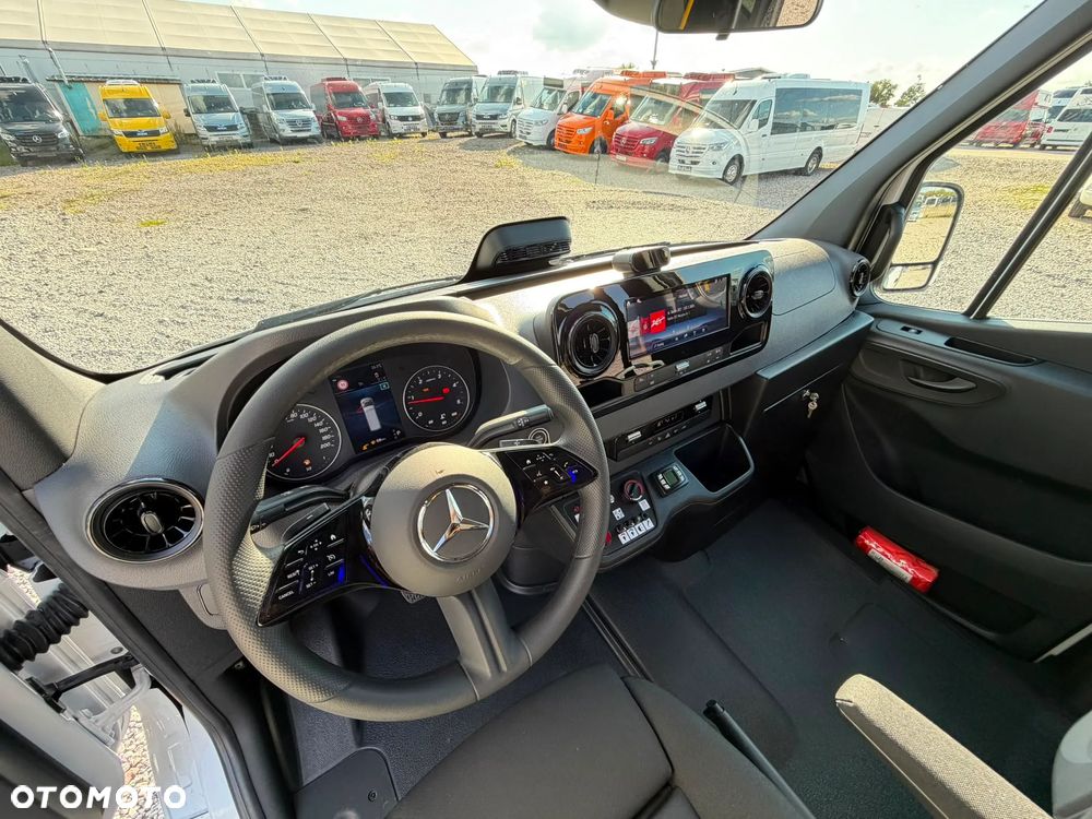 Mercedes-Benz Sprinter 517 - 23