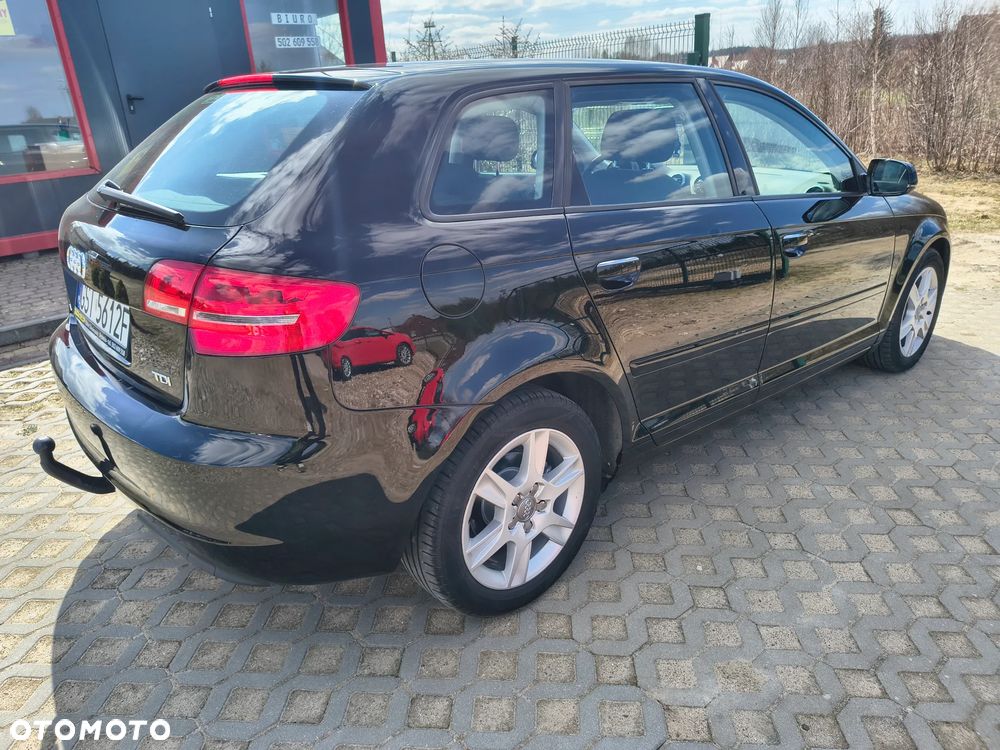 Audi A3 Sportback 1.6 TDI DPF Ambiente - 3