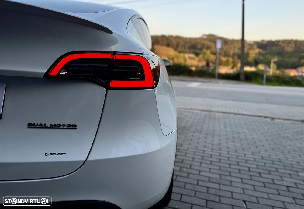 Tesla Model Y Long Range Dual Motor AWD - 10