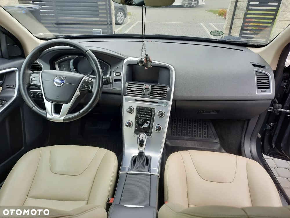 Volvo XC 60 D4 AWD Momentum - 11