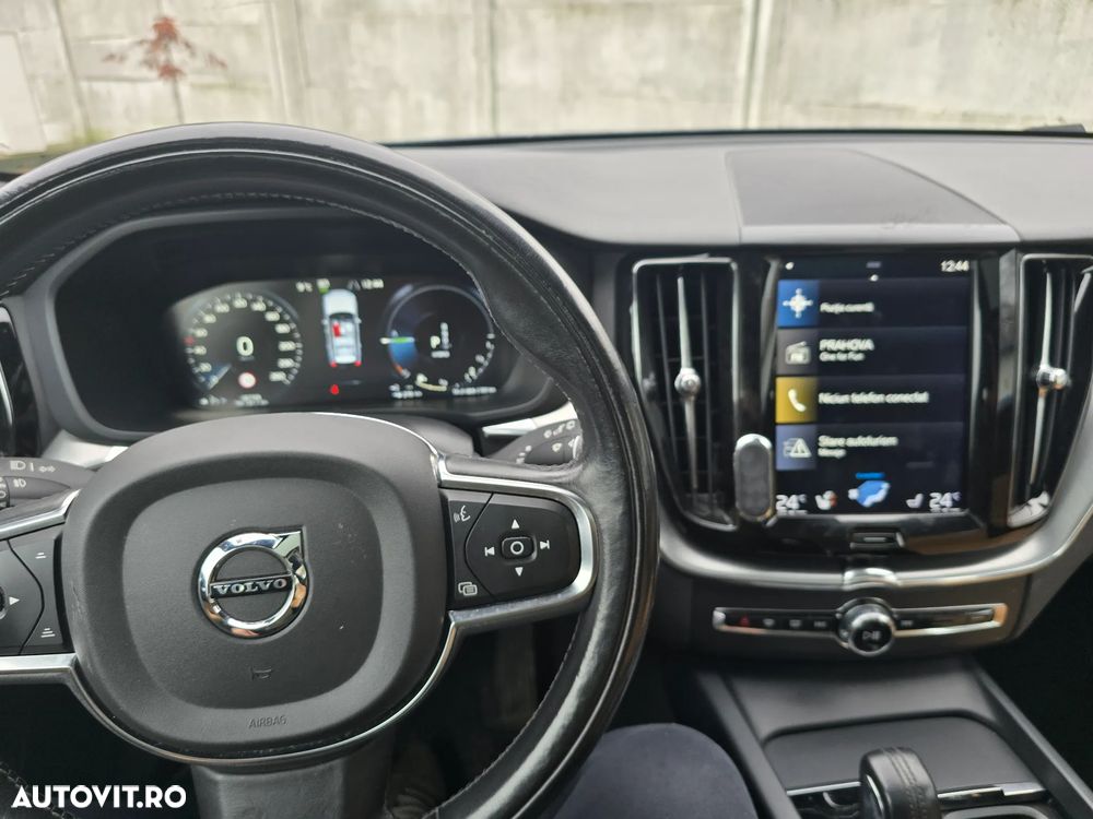 Volvo XC 60 T8 Twin Engine AWD Geartronic Momentum - 22