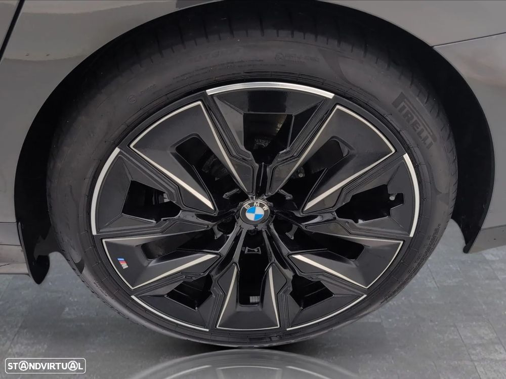 BMW i7 - 10