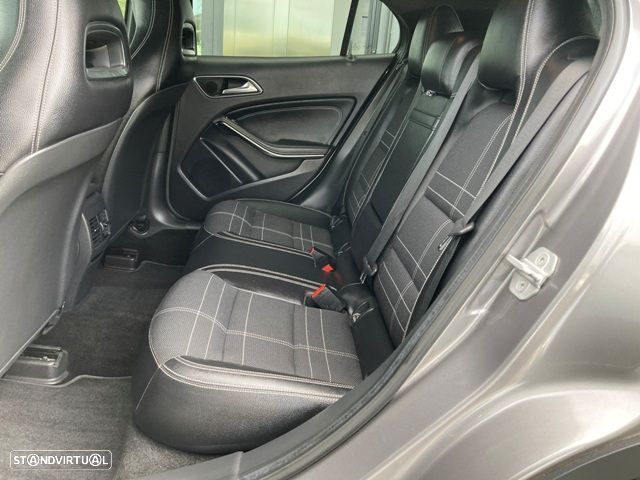 Mercedes-Benz GLA 220 d Urban — fotografia 32