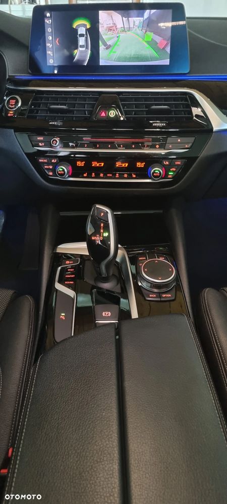 BMW Seria 5 530i xDrive Sport Line sport - 12