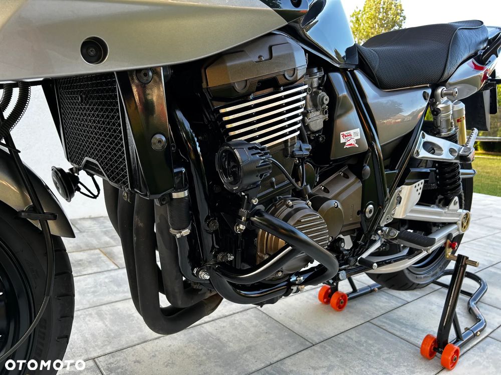 Kawasaki ZRX - 10
