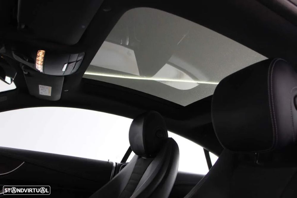 Mercedes-Benz E 220 d Coupe 9G-TRONIC AMG Line - 24
