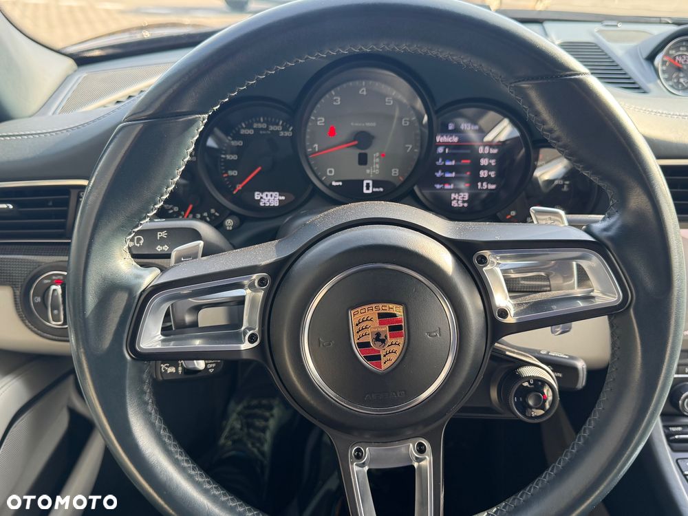 Porsche 911 Carrera 4S PDK - 26