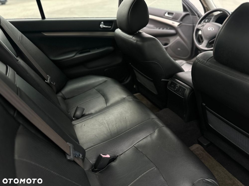 Infiniti G G37 - 14