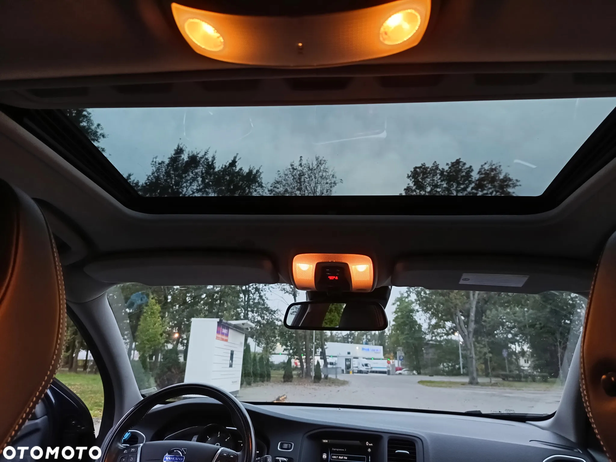 Volvo V60 D6 AWD Plug-in Hybrid R-Design Summum - 17