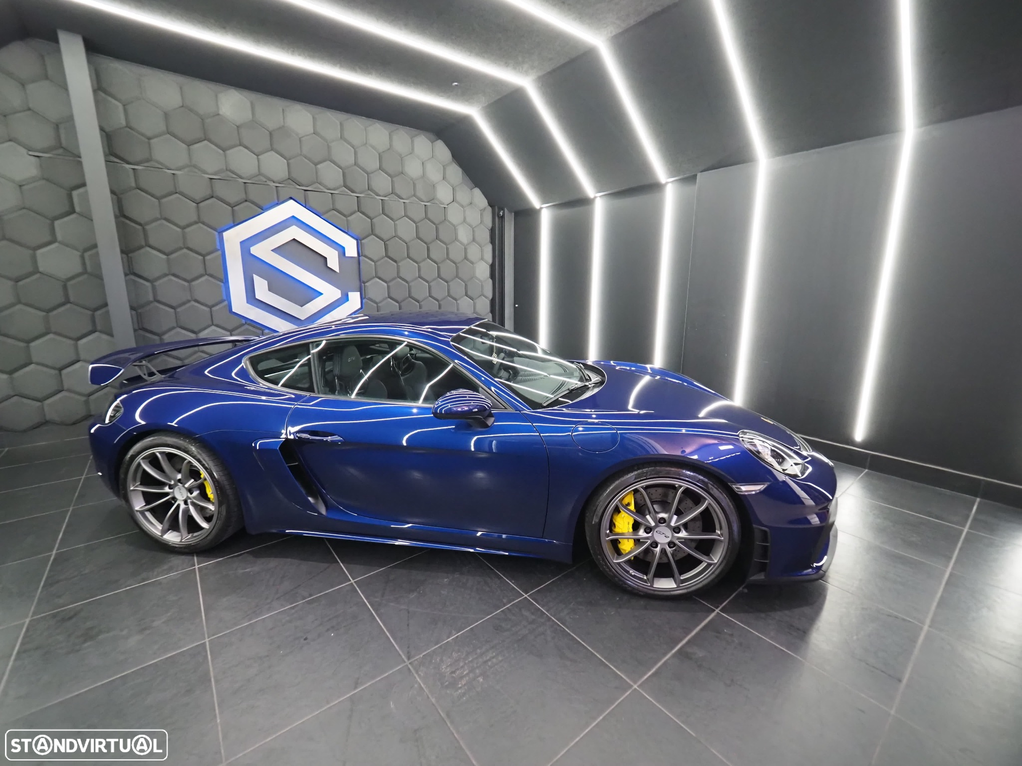 Porsche 718 Cayman GT4 - 2