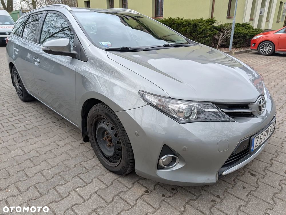 Toyota Auris 1.4 D-4D Premium Comfort - 1