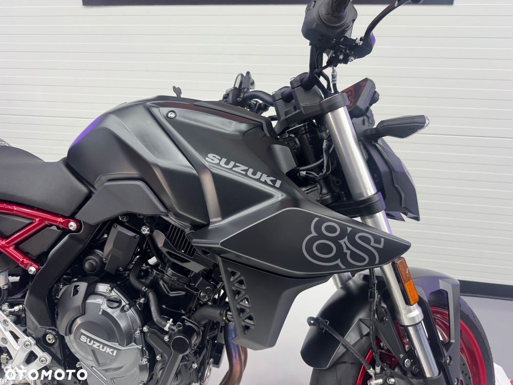 Suzuki GSX - 12