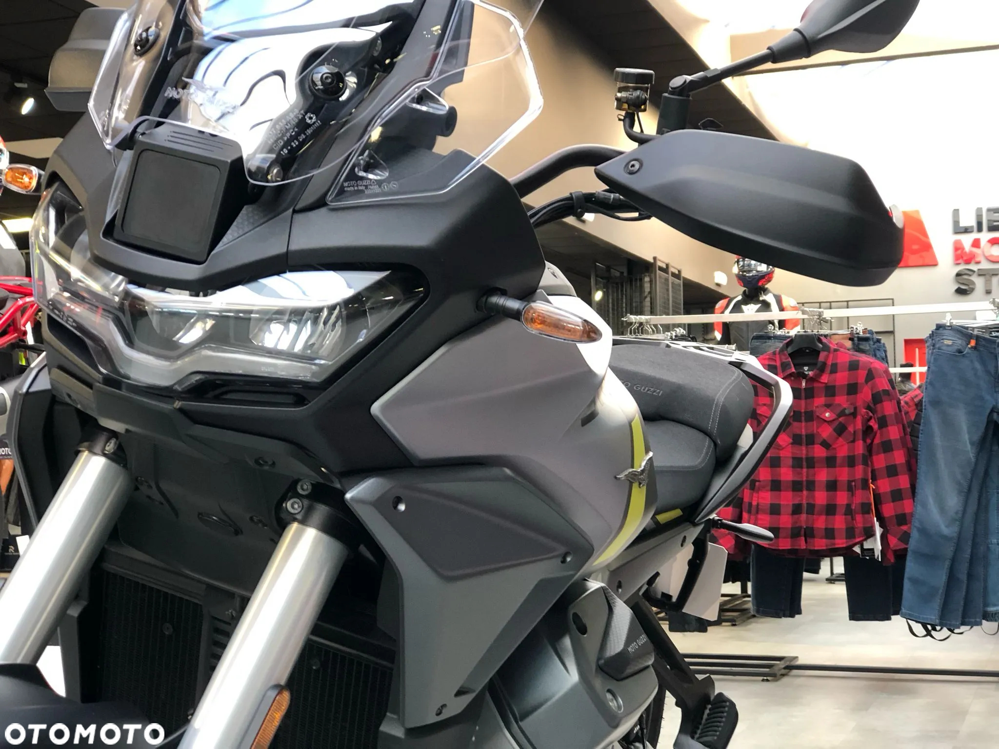 Moto Guzzi Stelvio - 12
