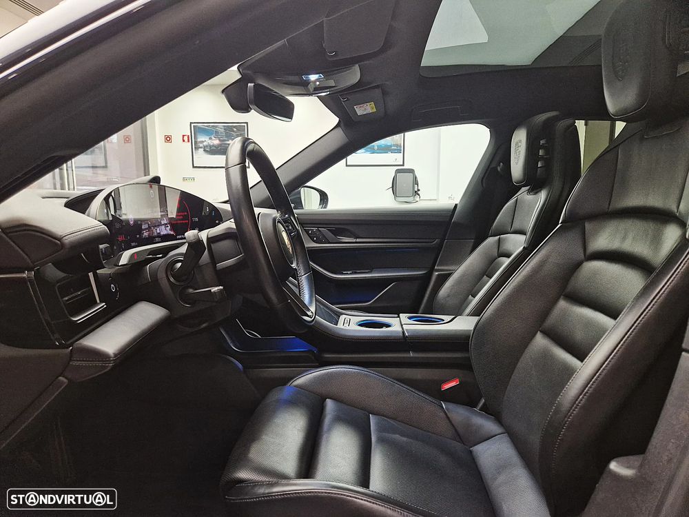 Porsche Taycan Cross Turismo 4S - 17